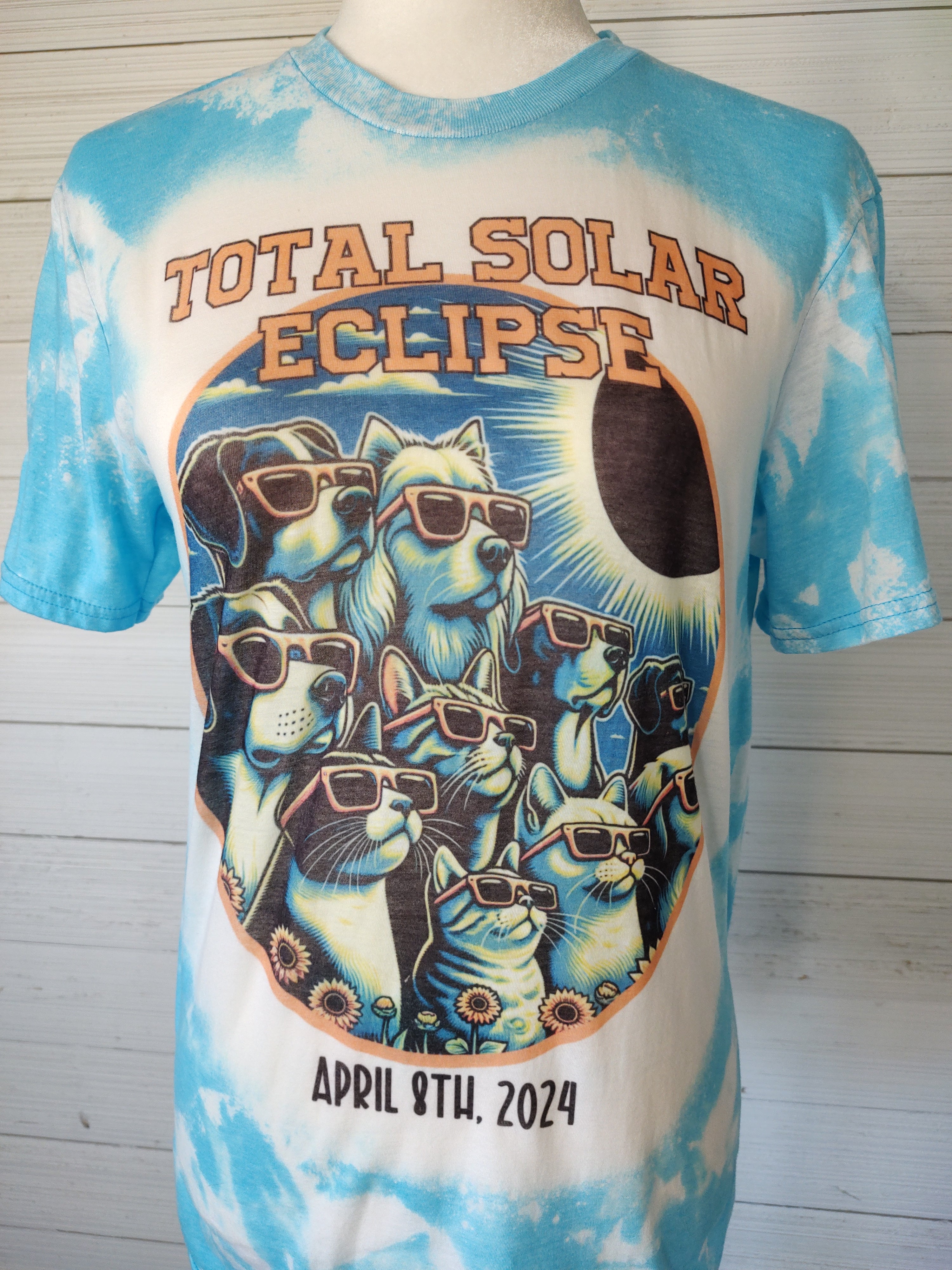 Dogs Total Solar Eclipse 4/8/2024 T-Shirt Scrunch Bleached