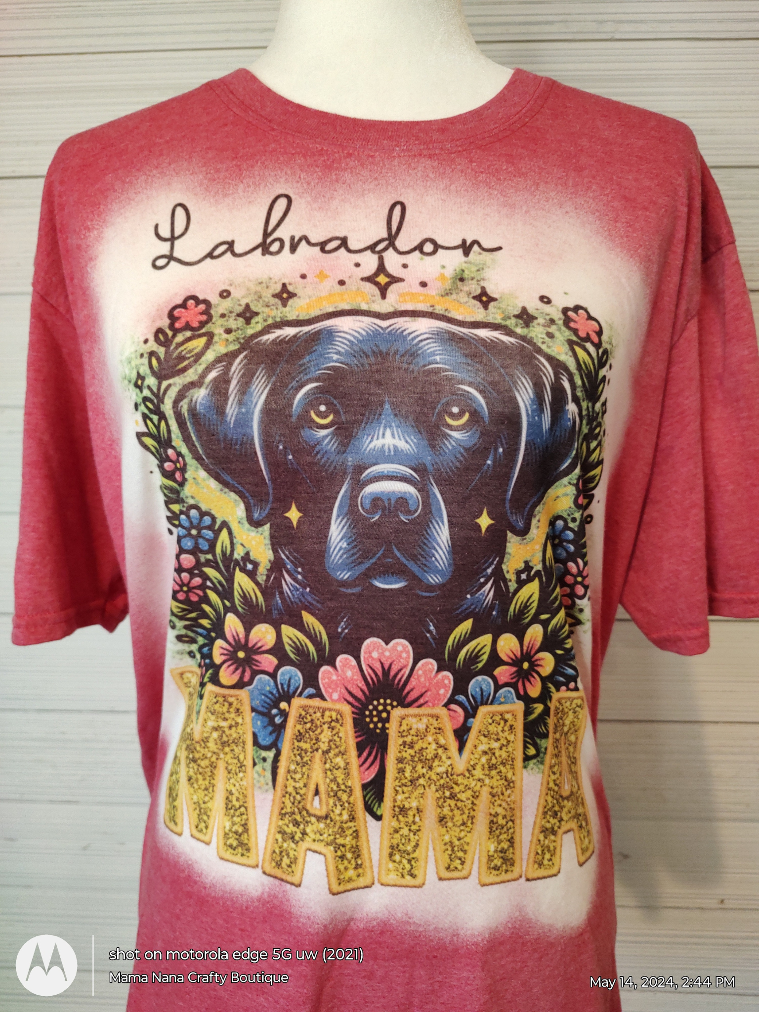 Black Labrador Mama T-Shirt Bleached